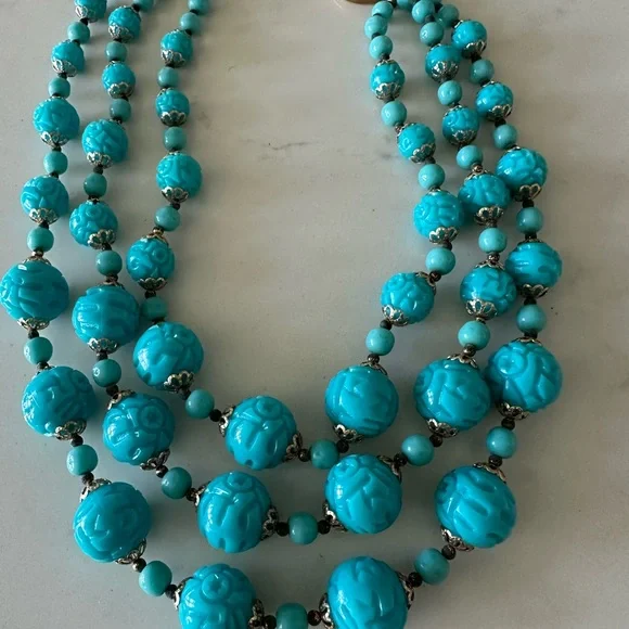 Vintage intricately beaded Necklace - Picture 2 of 5